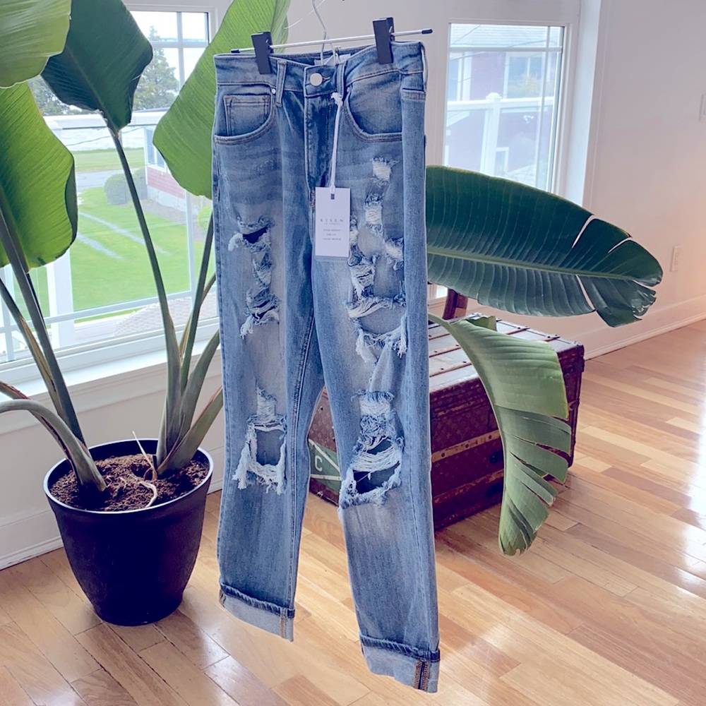 Distressed Boyfriend Jeans